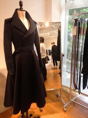 ヨウジ・マックイーン経た日本人による“本物志向の服”「ELZA WINKLER」デビュー【15SSウィメンズ】