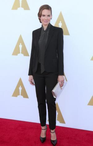 サンローランのクリスマスはモノクロの世界。セレブ愛用アイコンバッグの新色登場