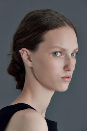 秋冬イヤーアクセは“ノンホール派”が流行？