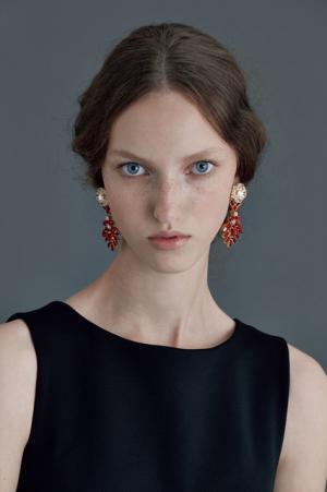 秋冬イヤーアクセは“ノンホール派”が流行？