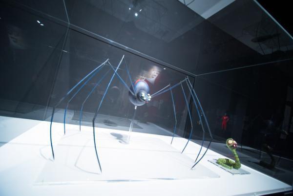 「ティム・バートンの世界」六本木ヒルズで開幕！本人来日