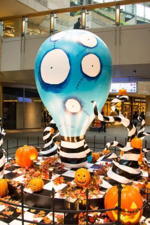 「ティム・バートンの世界」六本木ヒルズで開幕！本人来日