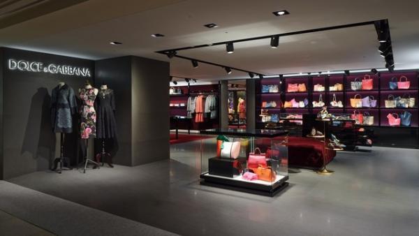 ドルチェ＆ガッバーナが横浜高島屋にオープン。コレクションピースも豊富にラインアップ