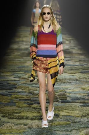 草上で楽しむドリスヴァンノッテンの自由なラグジュアリー【15SSウィメンズ】