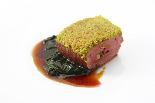 三つ星シェフのハインツ・ベック、丸の内にレストラン2店舗オープン。制服はコシノジュンコ