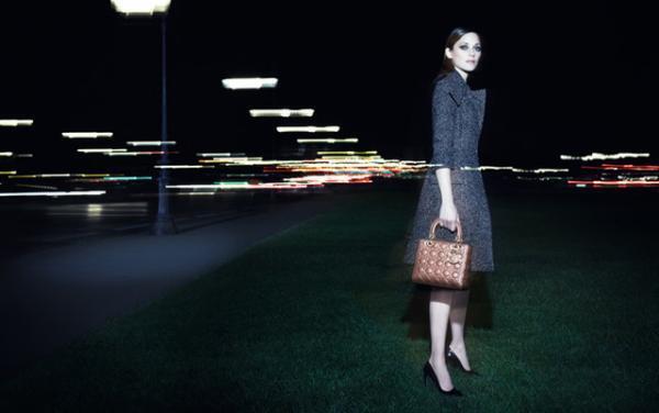 “夜のパリ”描いたレディディオール新キャンペーン