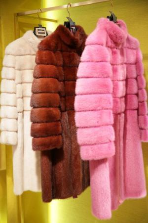 フェンディの“アミューズメントパーク”がオープン。豪華クレーンゲーム＆自動販売機