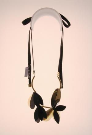 マルニが新宿伊勢丹にポップアップストア。復刻柄バッグやアクセサリーも登場