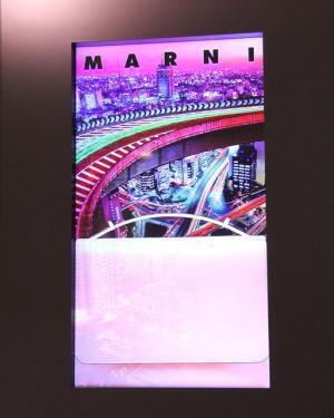 マルニが新宿伊勢丹にポップアップストア。復刻柄バッグやアクセサリーも登場