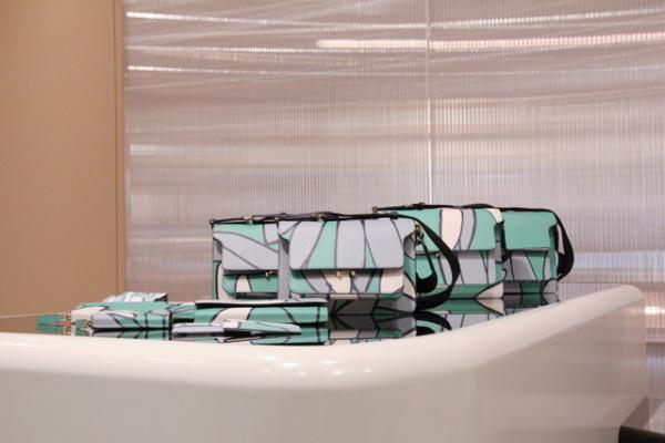 マルニが新宿伊勢丹にポップアップストア。復刻柄バッグやアクセサリーも登場