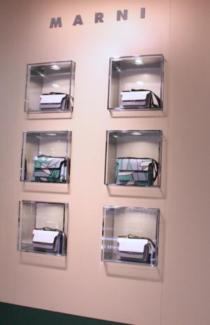 マルニが新宿伊勢丹にポップアップストア。復刻柄バッグやアクセサリーも登場