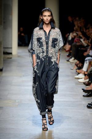 レオナール、恵比寿ガーデンプレイスで歴史紐解くプロジェクション！