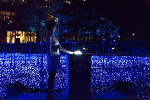 ミッドタウンのクリスマス、宮沢りえが宇宙空間へとスイッチオン！