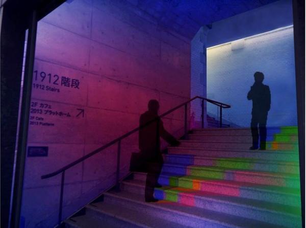 LEDに浮かび上がる万世橋遺構階段の歴史。マーチエキュートでイルミネーション開催