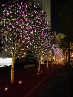 LEDに浮かび上がる万世橋遺構階段の歴史。マーチエキュートでイルミネーション開催