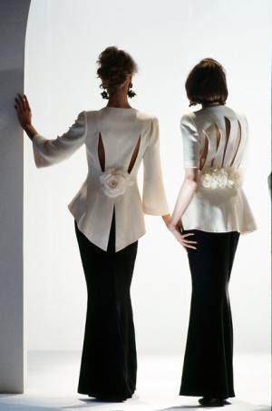 ジュンアシダのエレガンスは不滅。メゾン創立50周年展を国立新美術館で開催