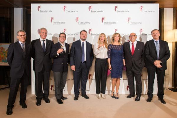 伊ワイン・フランチャコルタ1周年パーティー。メロディー洋子、ベリッシモ、川島なお美ら参加