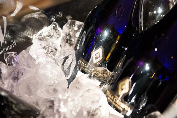 伊ワイン・フランチャコルタ1周年パーティー。メロディー洋子、ベリッシモ、川島なお美ら参加