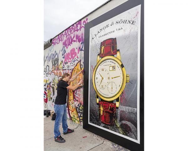 A.ランゲ＆ゾーネがベルリンの壁のアートに。ランゲ1描く