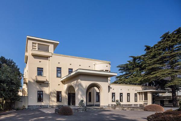 東京都庭園美術館リニューアルオープン。二つの展覧会で新スタート