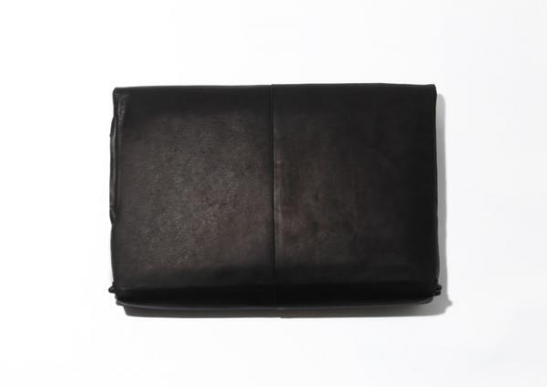 アトウ、12使徒の新革小物ライン「A」発表