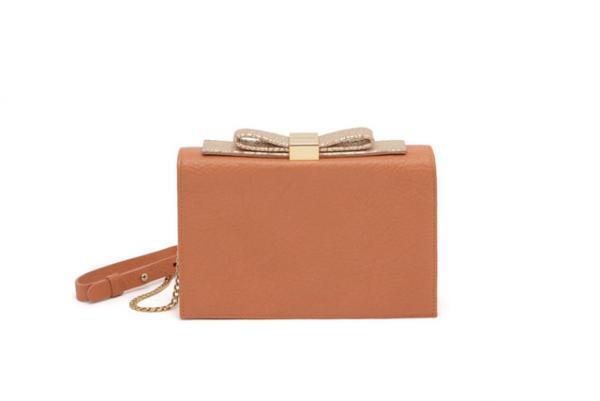 シーバイクロエからクリスマスコレクション。日本限定カラーのバッグも