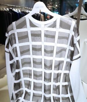 3階に上がると、そこは雪国だった…アディアム、伊勢丹で川端康成コレクション展開。フロアの底が白くなった