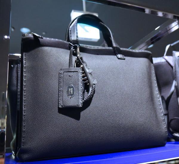 フェンディ、新“ピーカブー”バッグを伊勢丹メンズで世界先行発売