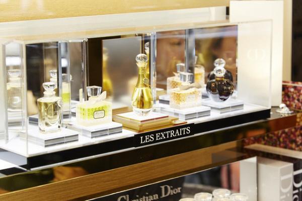 新たな香りの世界へ扉を開く。ディオールのコスメブティックでカウンセリング体験1/2