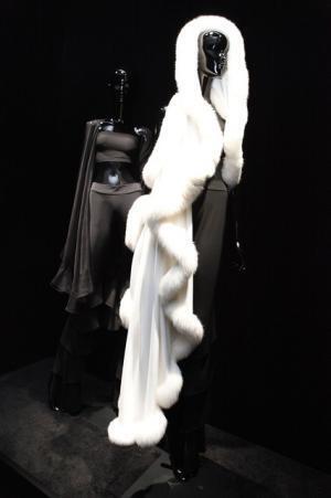 ジュンアシダ展が国立新美術館でスタート。ラクロワとのコラボレーションも