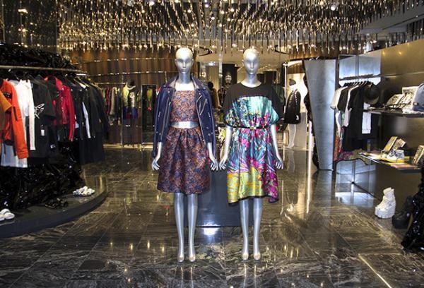 FAKE×伊勢丹期間限定ショップ「グラデーション」オープン