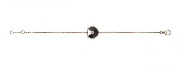 カルティエ貴重なアーカイブ32点と共に新宿伊勢丹で新作ジュエリー披露