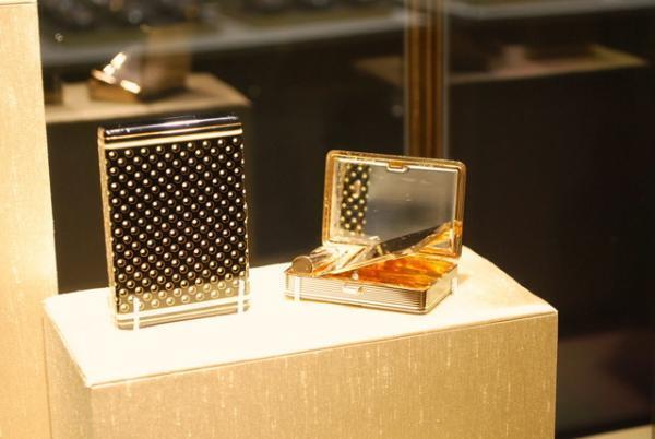 カルティエ貴重なアーカイブ32点と共に新宿伊勢丹で新作ジュエリー披露