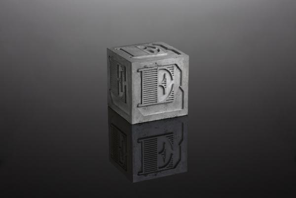 ルイ・ヴィトンとコラボした「シャッターフォント」のベン・アイン。銀座メグミオギタで展覧会