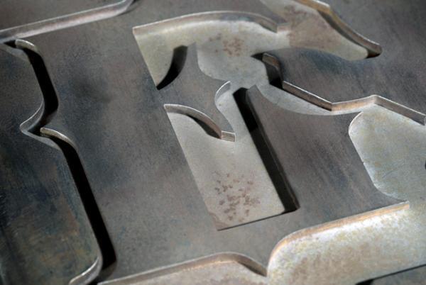 ルイ・ヴィトンとコラボした「シャッターフォント」のベン・アイン。銀座メグミオギタで展覧会