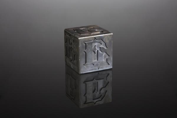 ルイ・ヴィトンとコラボした「シャッターフォント」のベン・アイン。銀座メグミオギタで展覧会