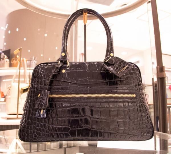 J&Mデヴィッドソンの「VIVI」は働く女性の憧れバッグの一つ（17万9,000円）
