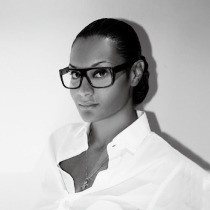 洋服が紡いだ貧困地域のモノづくり、丸の内で展覧会。UA栗野宏文、ステラ・ジーントークも