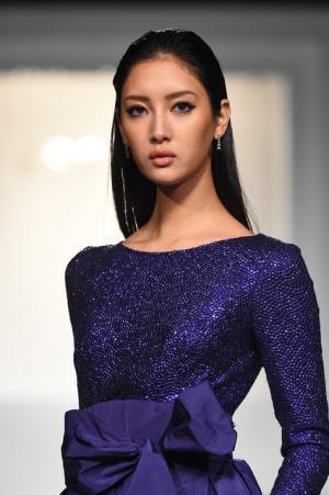 エスカーダが菜々緒、森星らとファッションショー開催