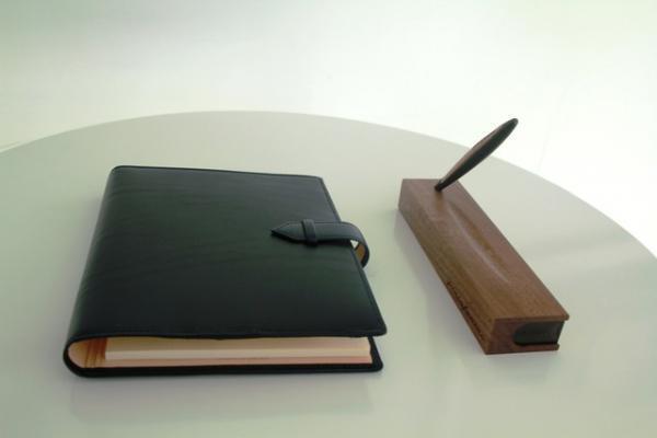 フェラーリの「ピニンファリーナ」インク不要で永久に書けるペンを開発