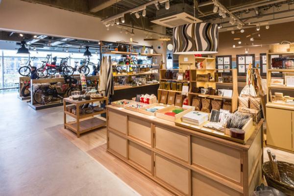 蔦屋書店の本棚を拡張した複合施設に。湘南T-SITEオープン