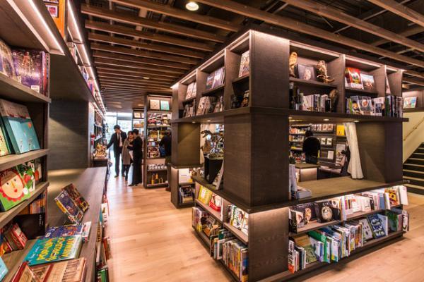 蔦屋書店の本棚を拡張した複合施設に。湘南T-SITEオープン