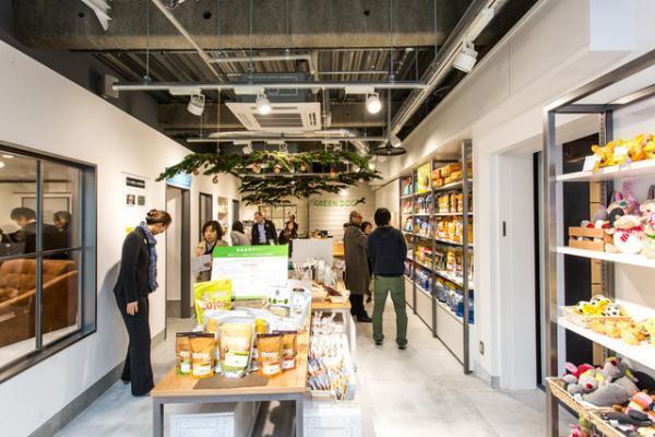 蔦屋書店の本棚を拡張した複合施設に。湘南T-SITEオープン