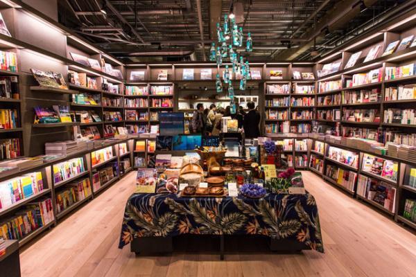 蔦屋書店の本棚を拡張した複合施設に。湘南T-SITEオープン