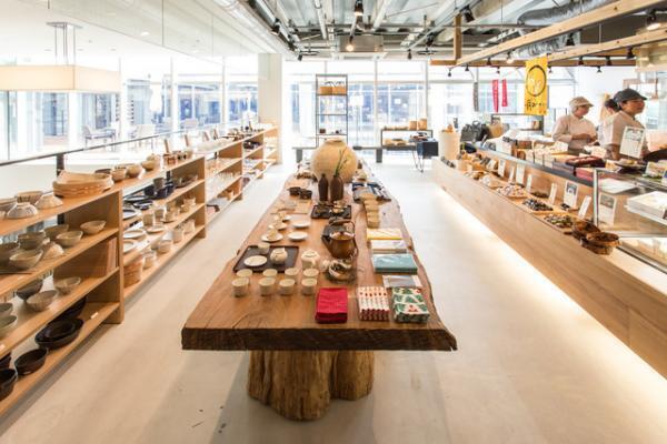 蔦屋書店の本棚を拡張した複合施設に。湘南T-SITEオープン