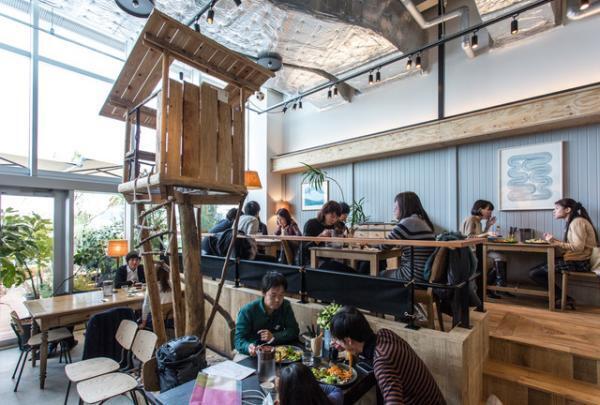 蔦屋書店の本棚を拡張した複合施設に。湘南T-SITEオープン