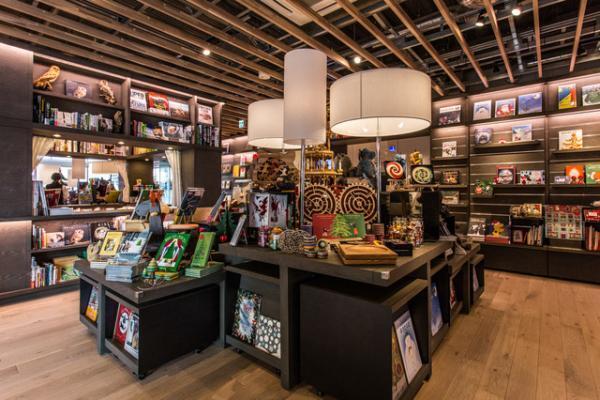 蔦屋書店の本棚を拡張した複合施設に。湘南T-SITEオープン