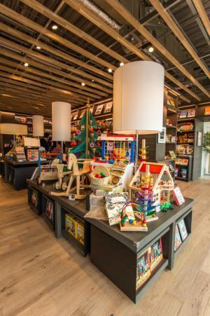 蔦屋書店の本棚を拡張した複合施設に。湘南T-SITEオープン