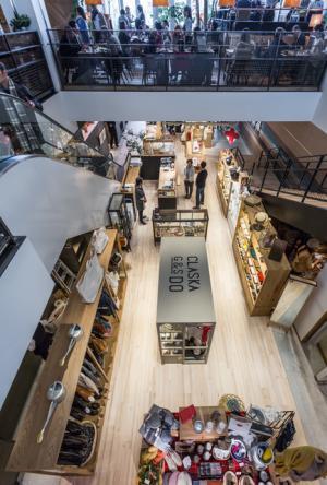 蔦屋書店の本棚を拡張した複合施設に。湘南T-SITEオープン