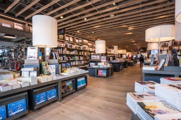 蔦屋書店の本棚を拡張した複合施設に。湘南T-SITEオープン